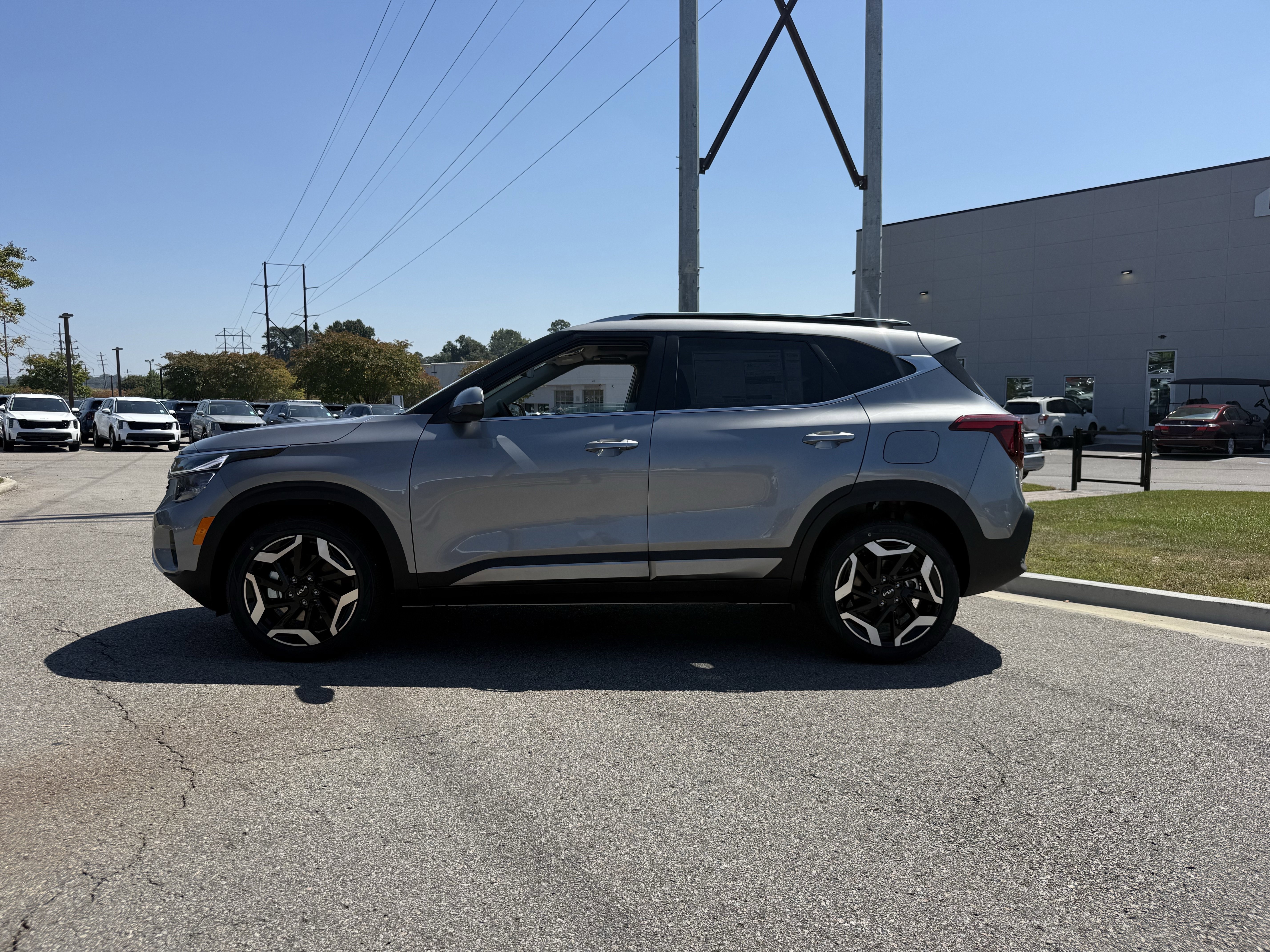 New 2026 Kia Seltos SX w/ SX Sunroof Package image 2