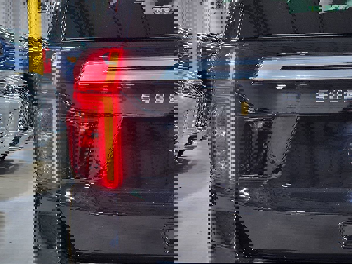 Used 2023 Chevrolet Suburban High Country image 20