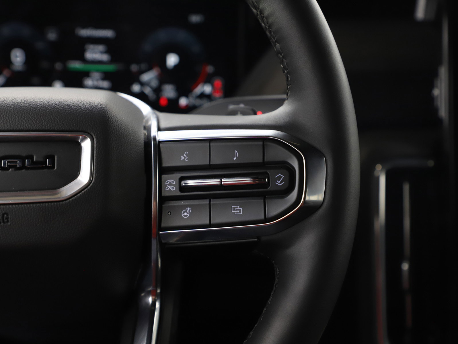 Used 2025 GMC Yukon Denali image 31