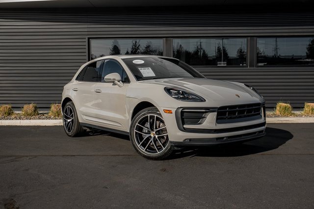 Used 2022 Porsche Macan w/ Premium Package Plus image 33