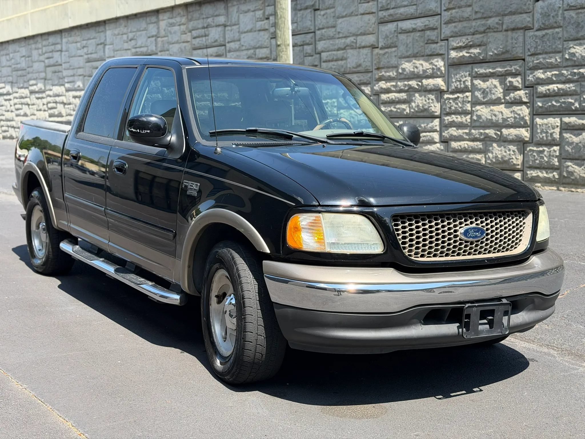 Used 2003 Ford F150 Lariat RWD image 5