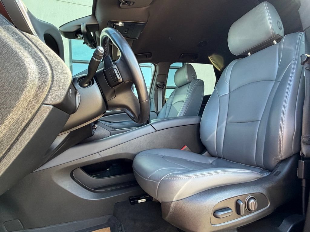 Used 2024 Buick Enclave Essence w/ Sport Touring Edition AWD/4WD image 10