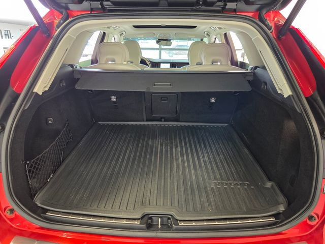 Certified 2023 Volvo XC60 B5 Ultimate w/ Protection Package Premier image 18