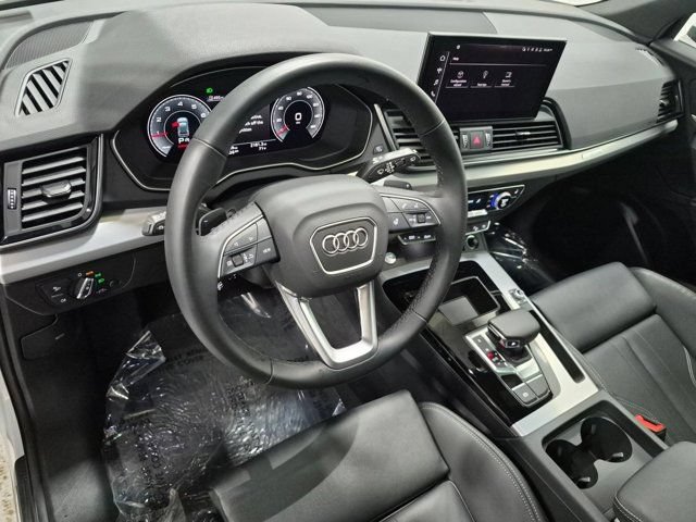 Certified 2025 Audi Q5 2.0T Premium w/ Convenience Plus Package AWD/4WD image 11