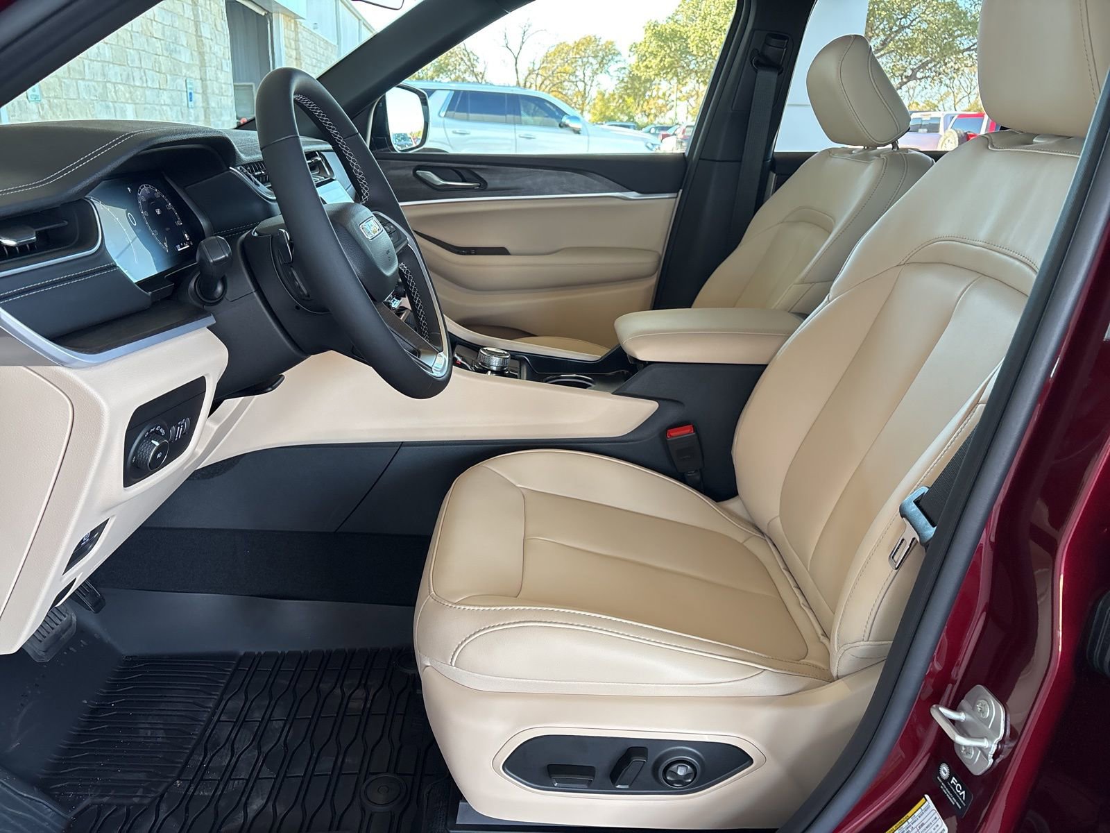 New 2025 Jeep Grand Cherokee Limited image 12