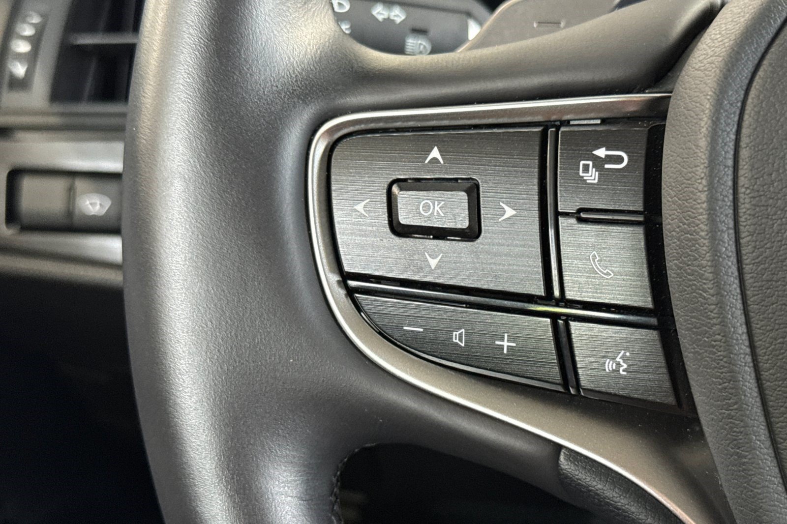 Used 2025 Lexus ES 300h w/ Premium Package FWD image 29