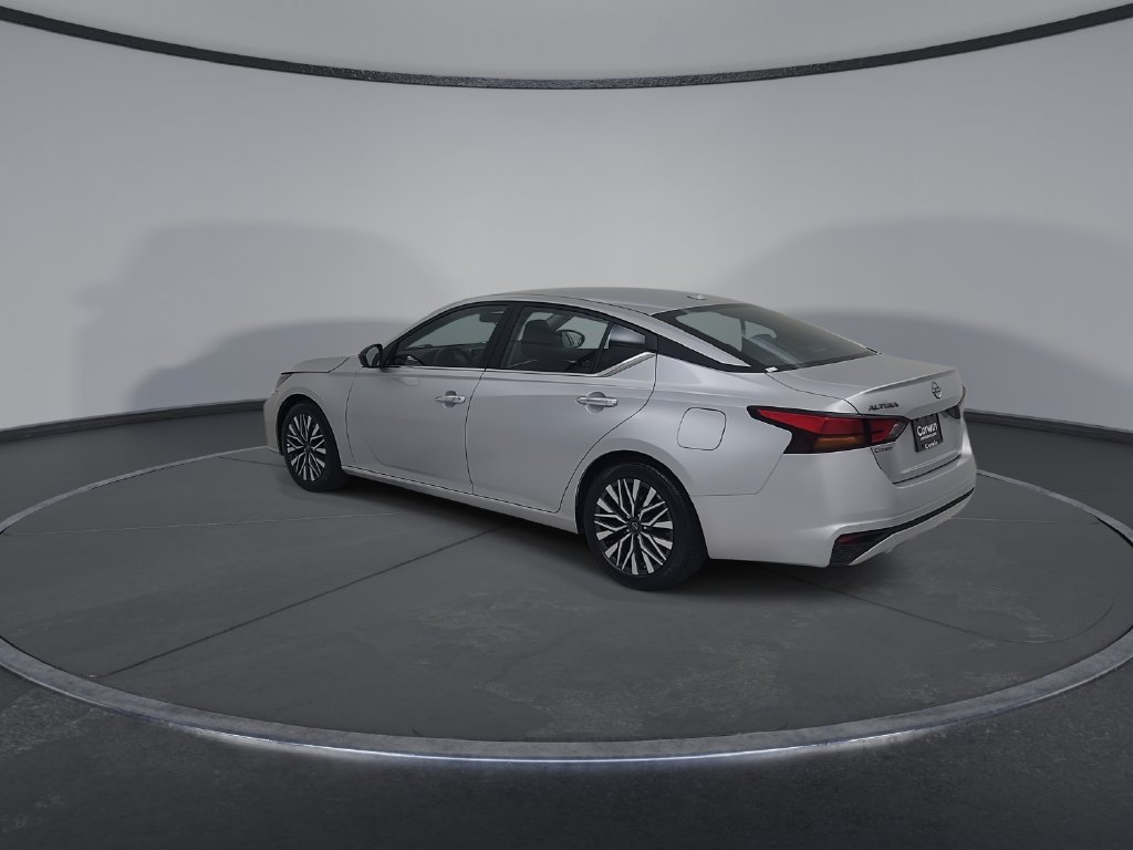 Used 2025 Nissan Altima 2.5 SV FWD image 13
