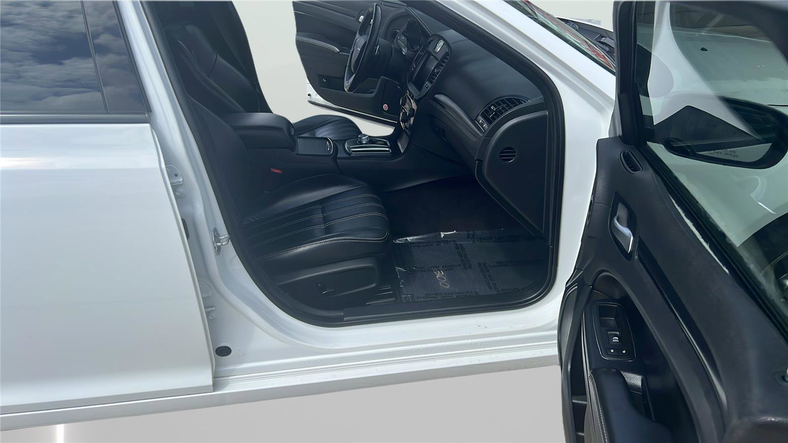 Used 2016 Chrysler 300 S RWD image 13
