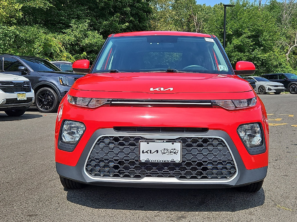 Certified 2022 Kia Soul LX FWD image 2
