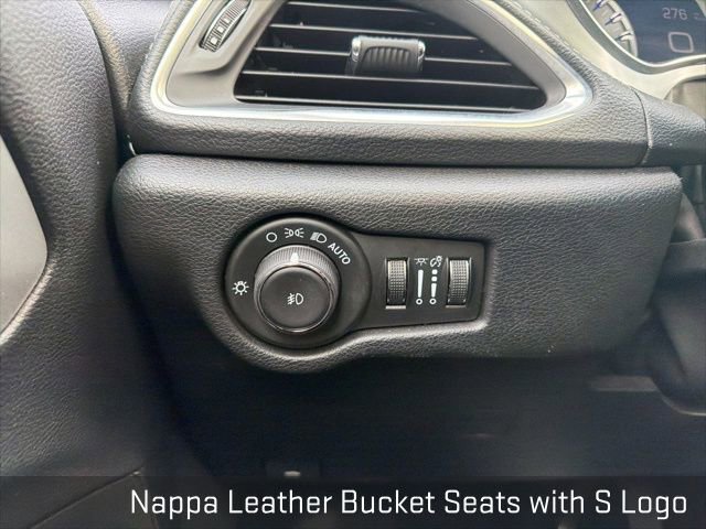 Used 2025 Chrysler Pacifica Limited image 41