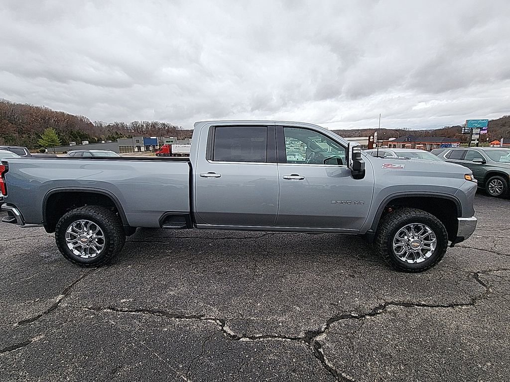 Used 2024 Chevrolet Silverado 3500 LTZ w/ LTZ Convenience Package image 10