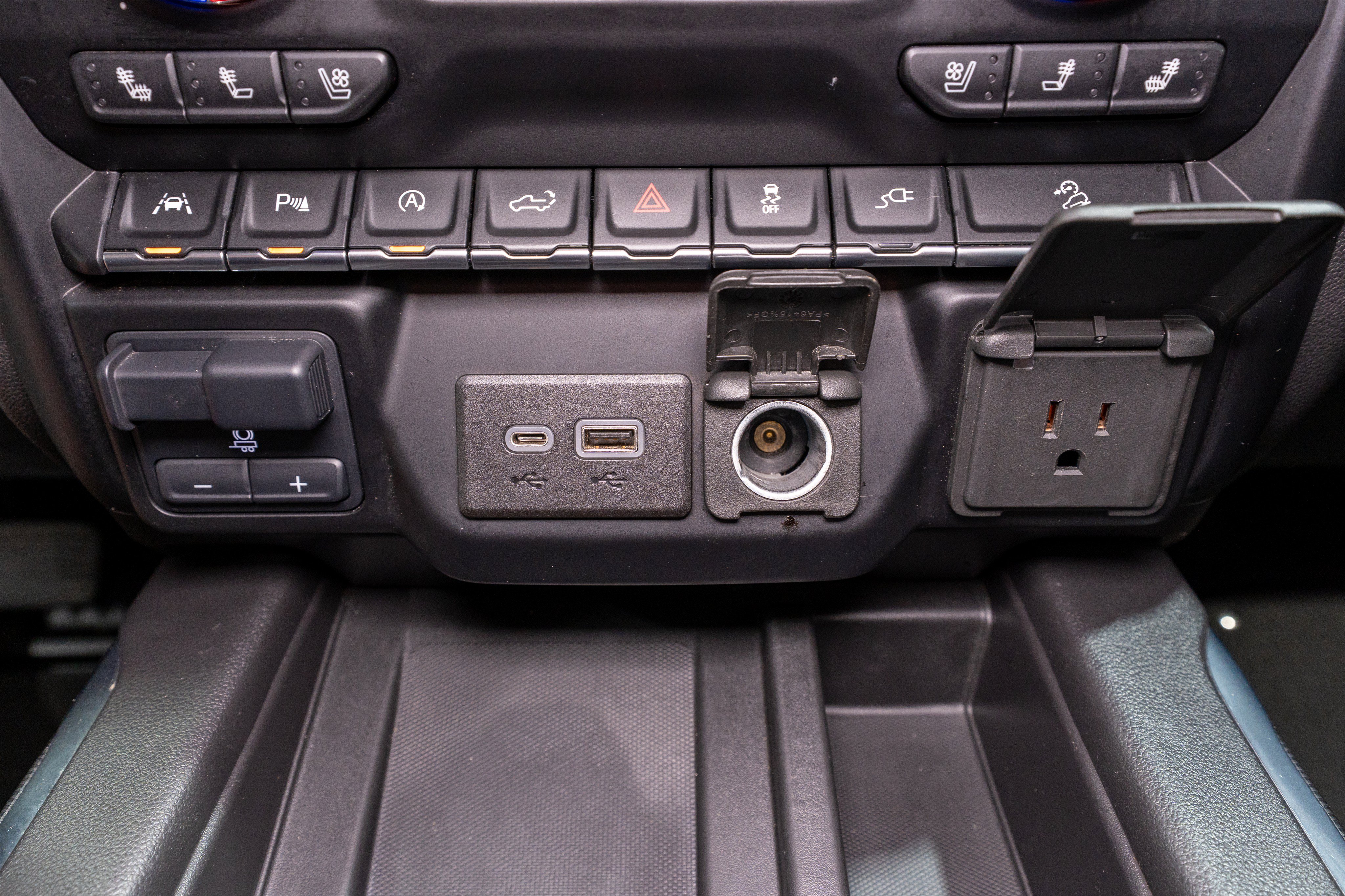 Used 2021 GMC Sierra 1500 AT4 w/ AT4 Value Package AWD/4WD image 27