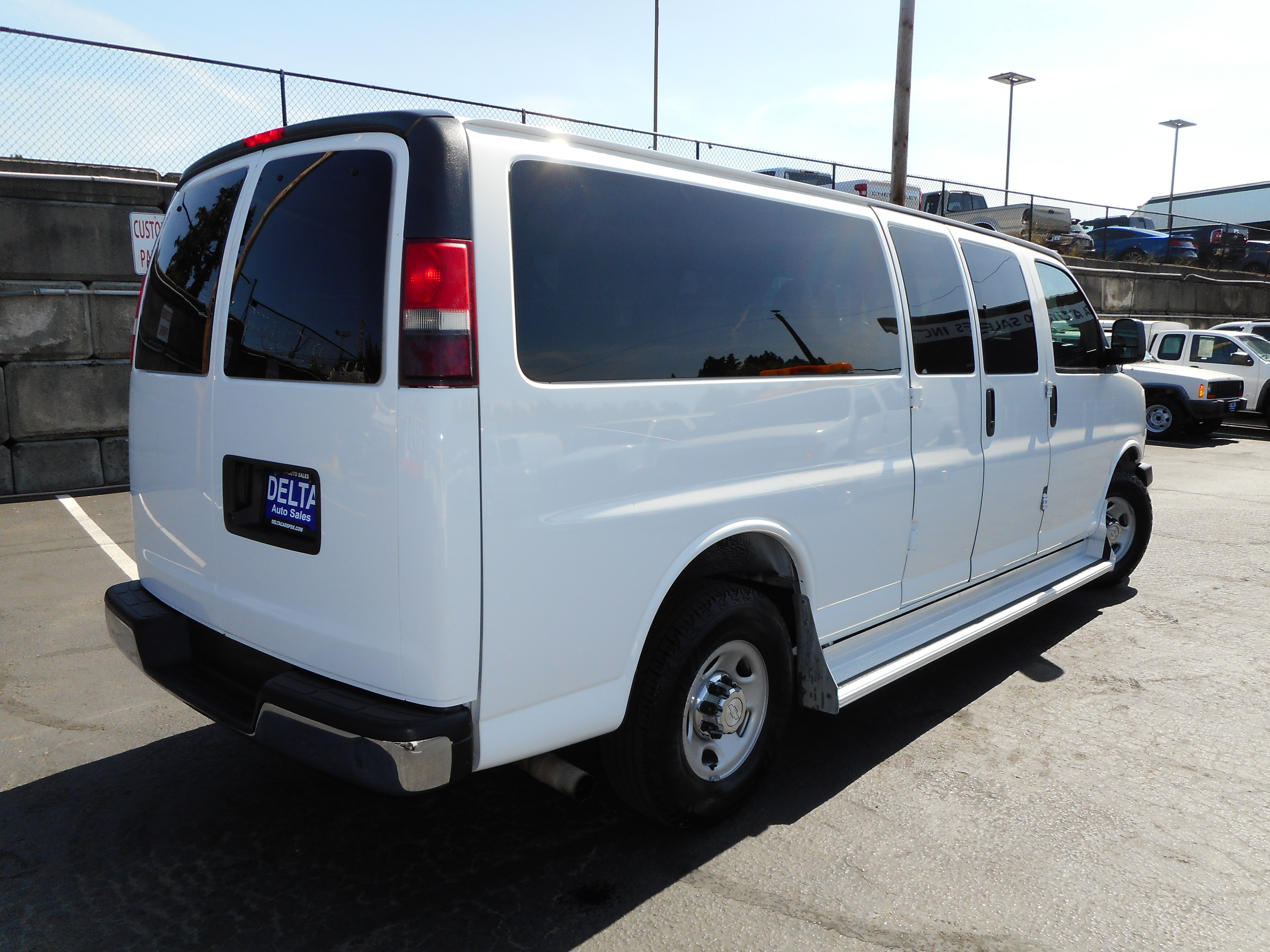 Used 2016 Chevrolet Express 3500 LT w/ LT Preferred Equipment Group RWD image 7