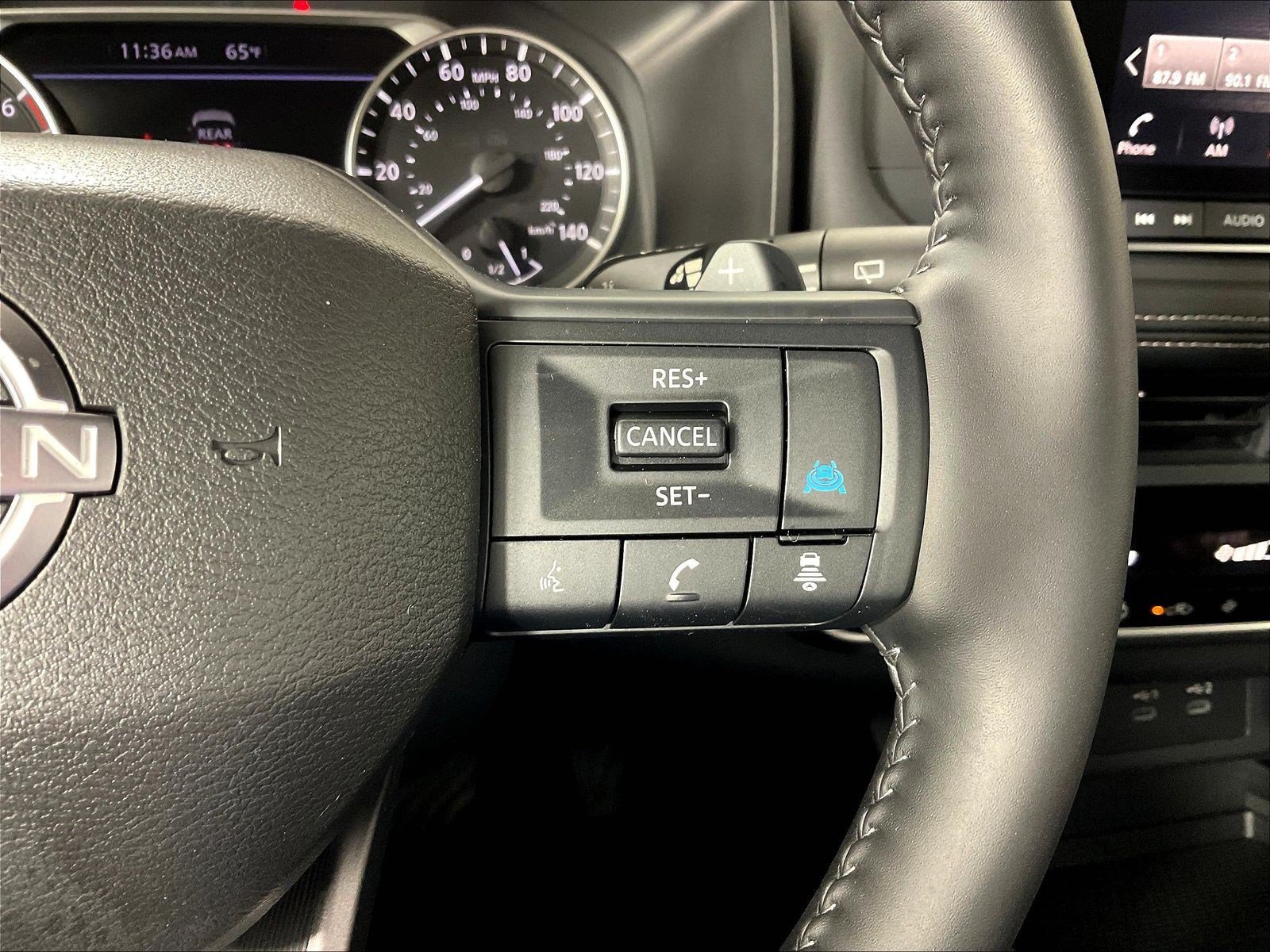 Used 2025 Nissan Rogue SV w/ SV Premium Package FWD image 12