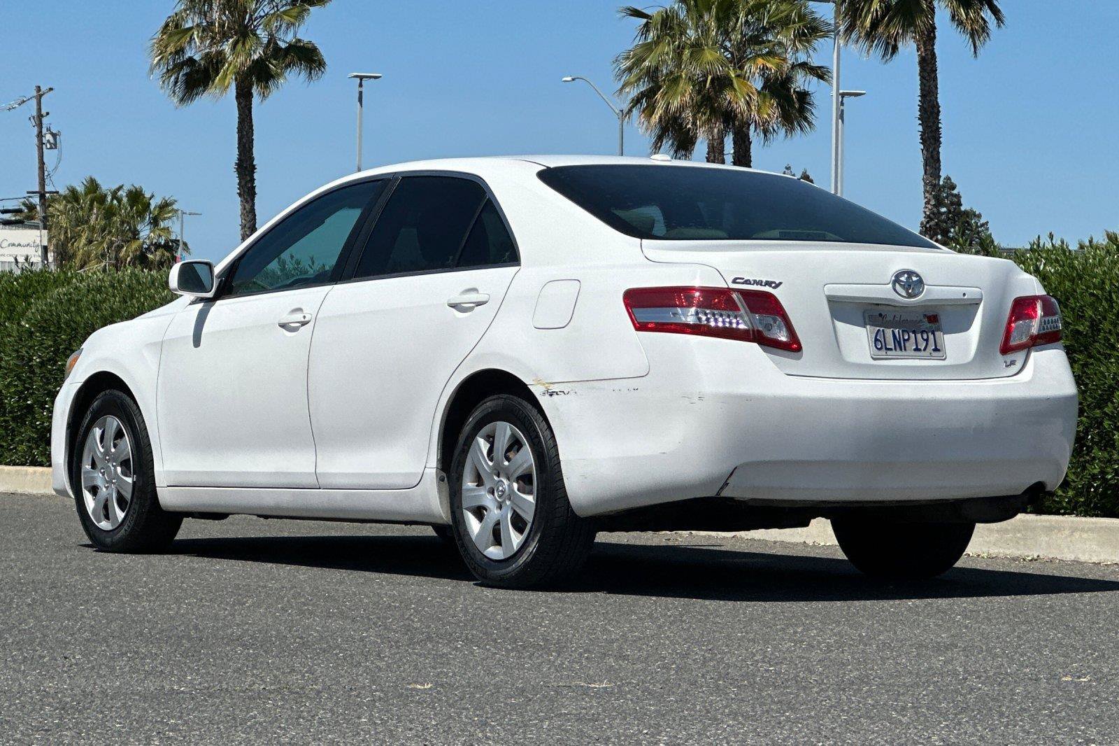 Used 2010 Toyota Camry LE FWD image 5