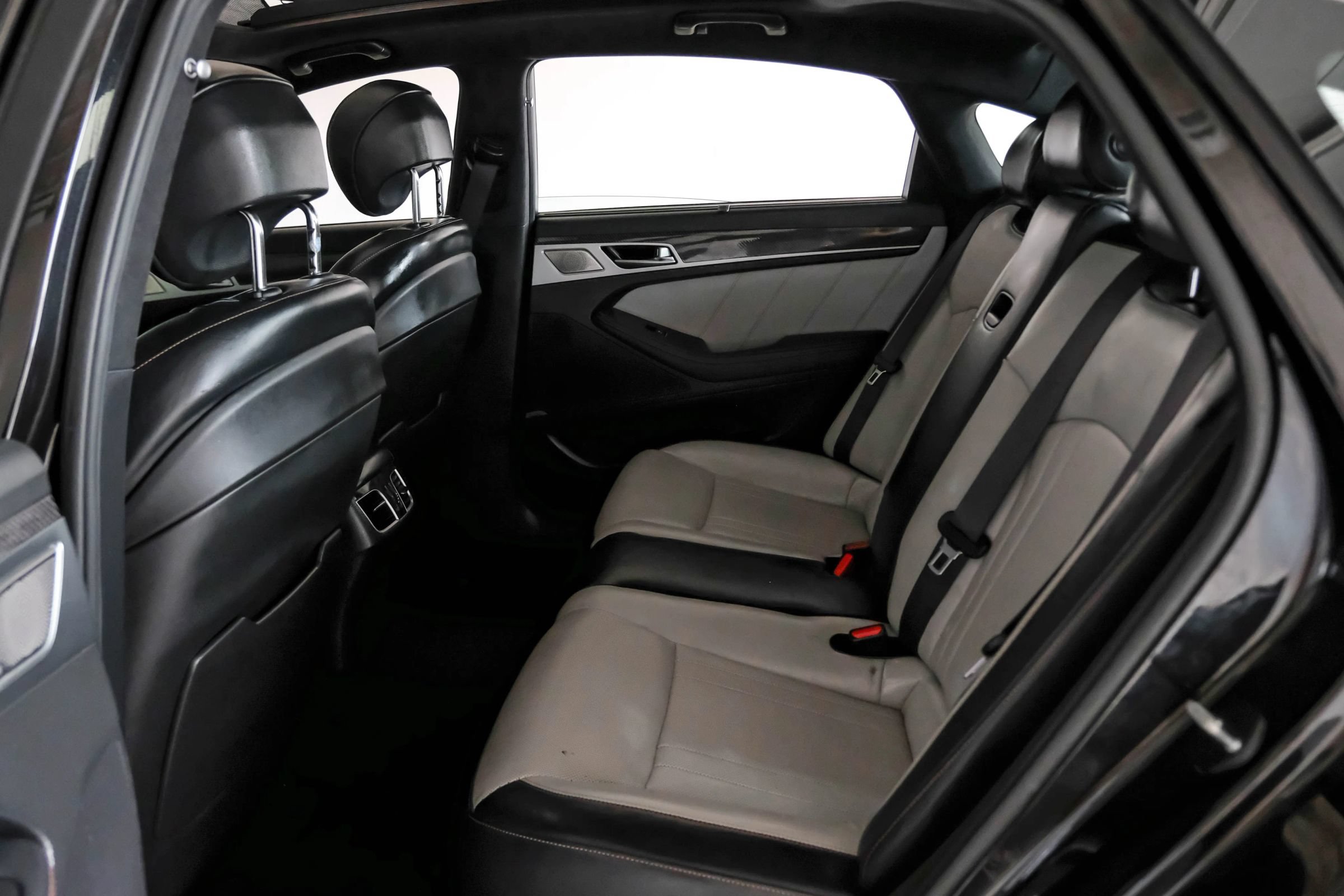 Used 2019 Genesis G80 3.3T Sport RWD image 38