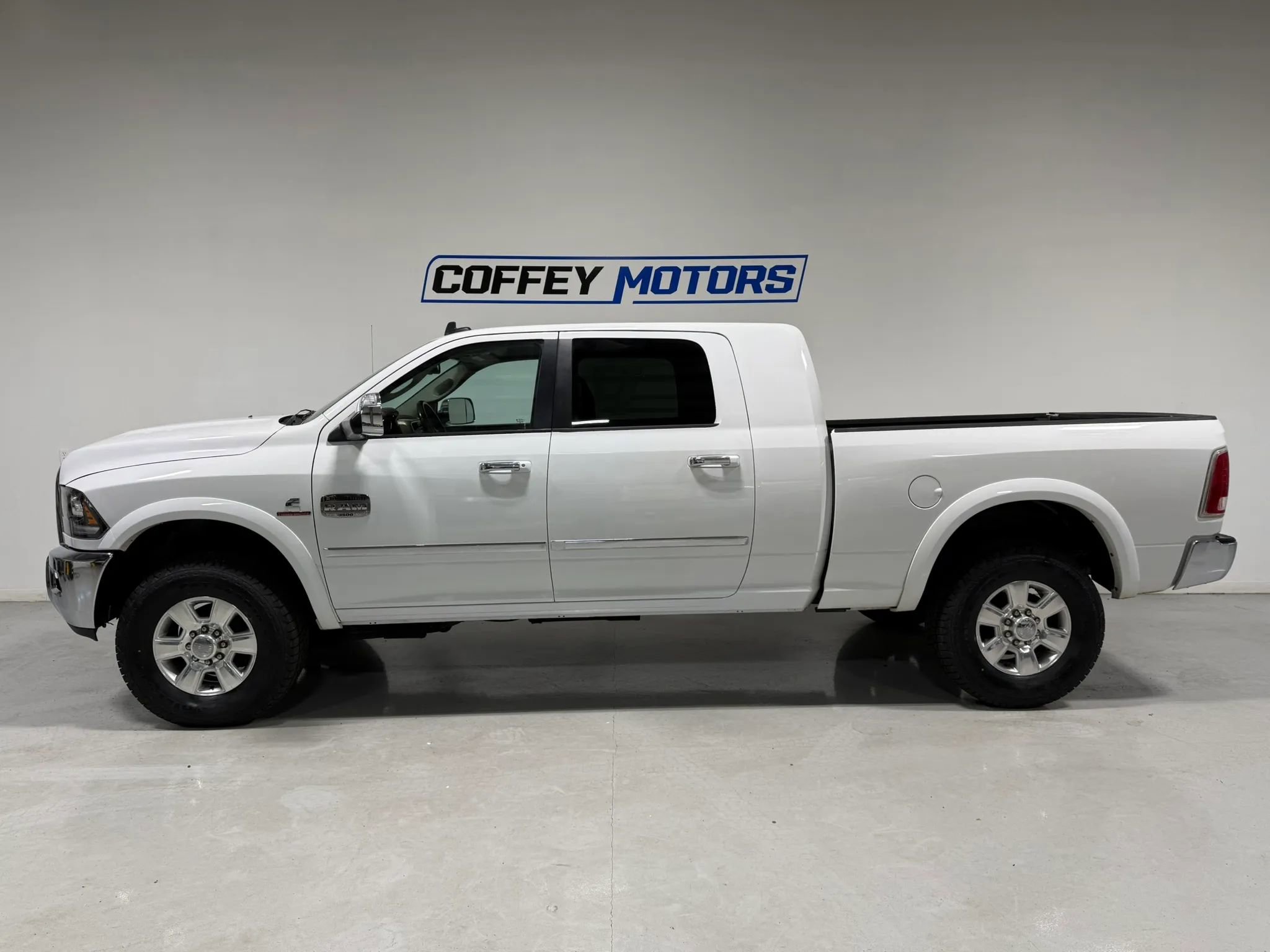 Used 2014 RAM 3500 Laramie Longhorn AWD/4WD image 3