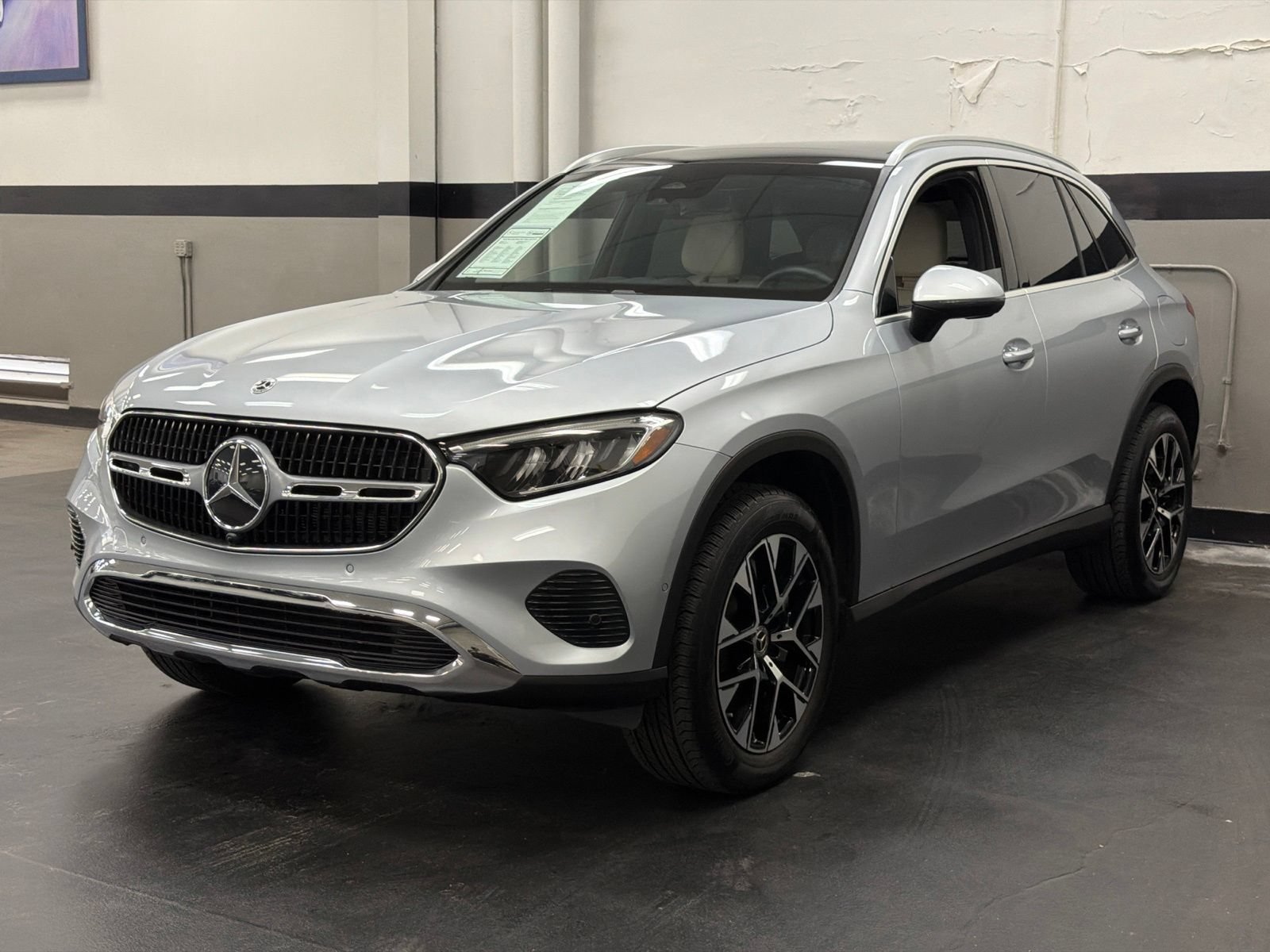 Used 2025 Mercedes-Benz GLC 350e 4MATIC image 6