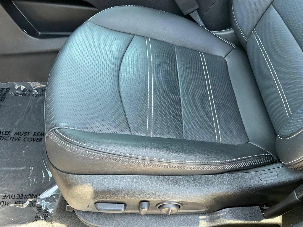 Used 2024 GMC Terrain Denali w/ Denali Premium Package AWD/4WD image 16