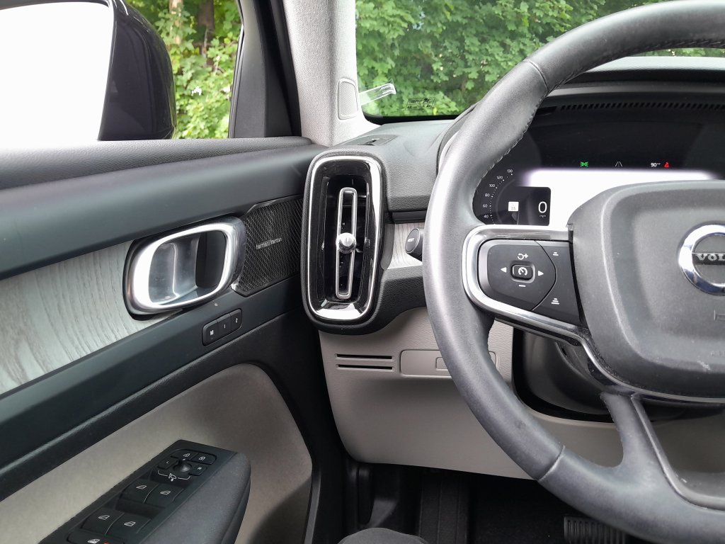 Used 2024 Volvo XC40 B5 Plus w/ Protection Package Premier AWD/4WD image 17