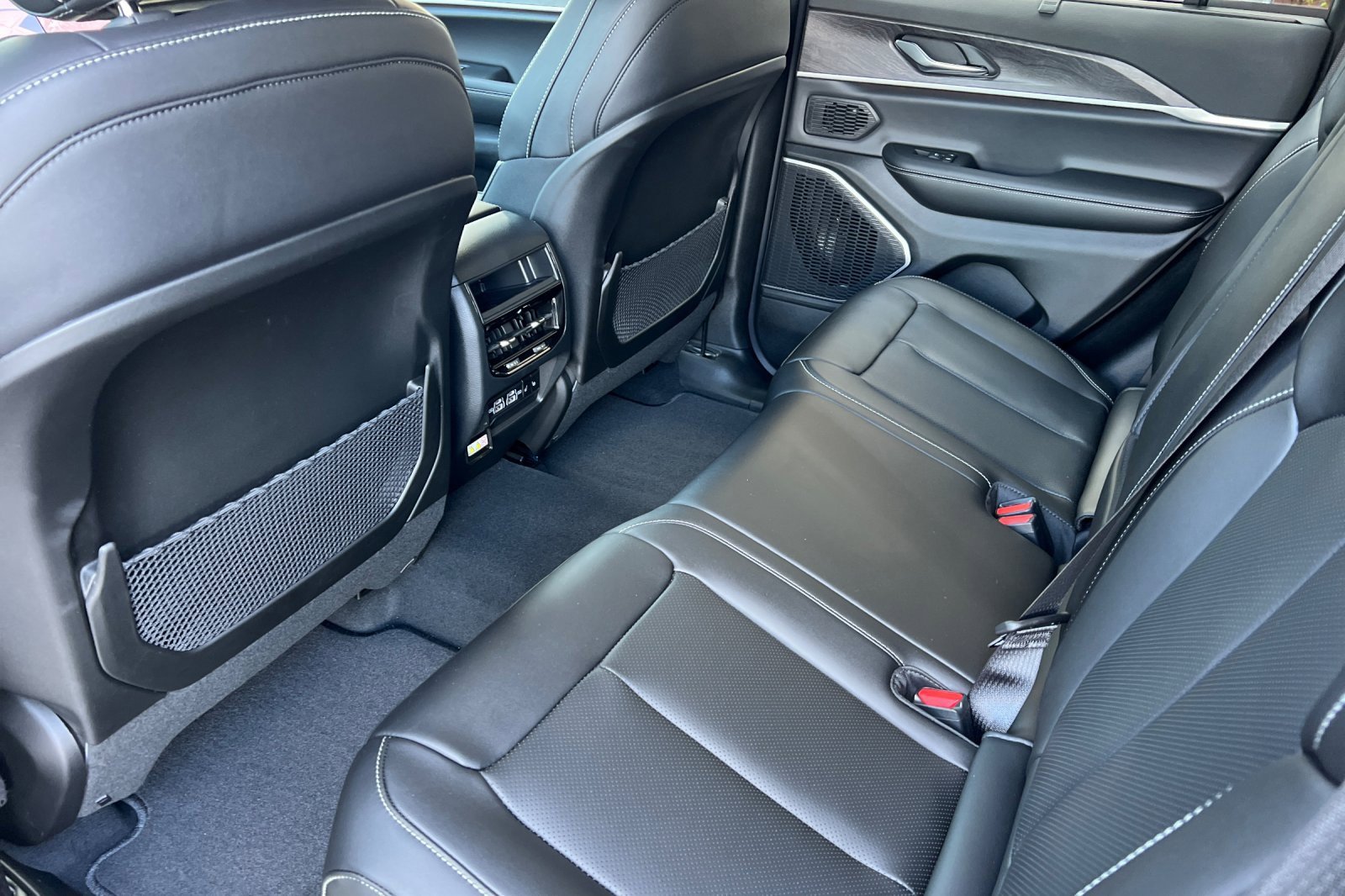New 2025 Jeep Grand Cherokee Limited w/ Luxury Tech Group II image 12
