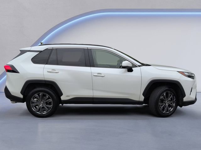 Used 2022 Toyota RAV4 XLE Premium AWD/4WD image 3