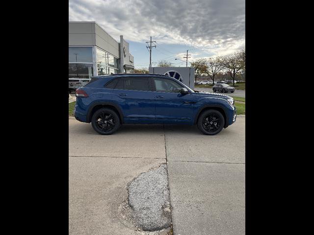 New 2026 Volkswagen Atlas Cross Sport SEL R-Line AWD/4WD image 3