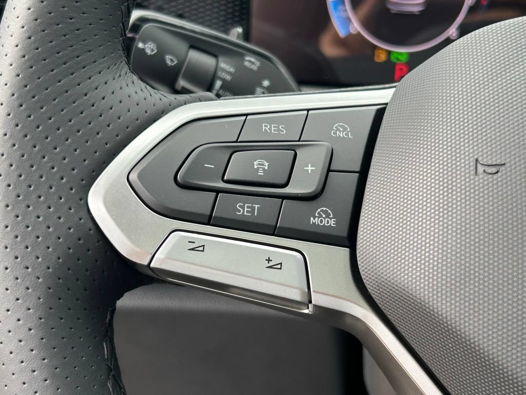 New 2026 Volkswagen Tiguan SE R-Line FWD image 25