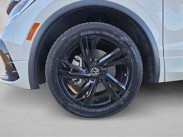 Used 2023 Volkswagen Tiguan SE R-Line FWD image 25