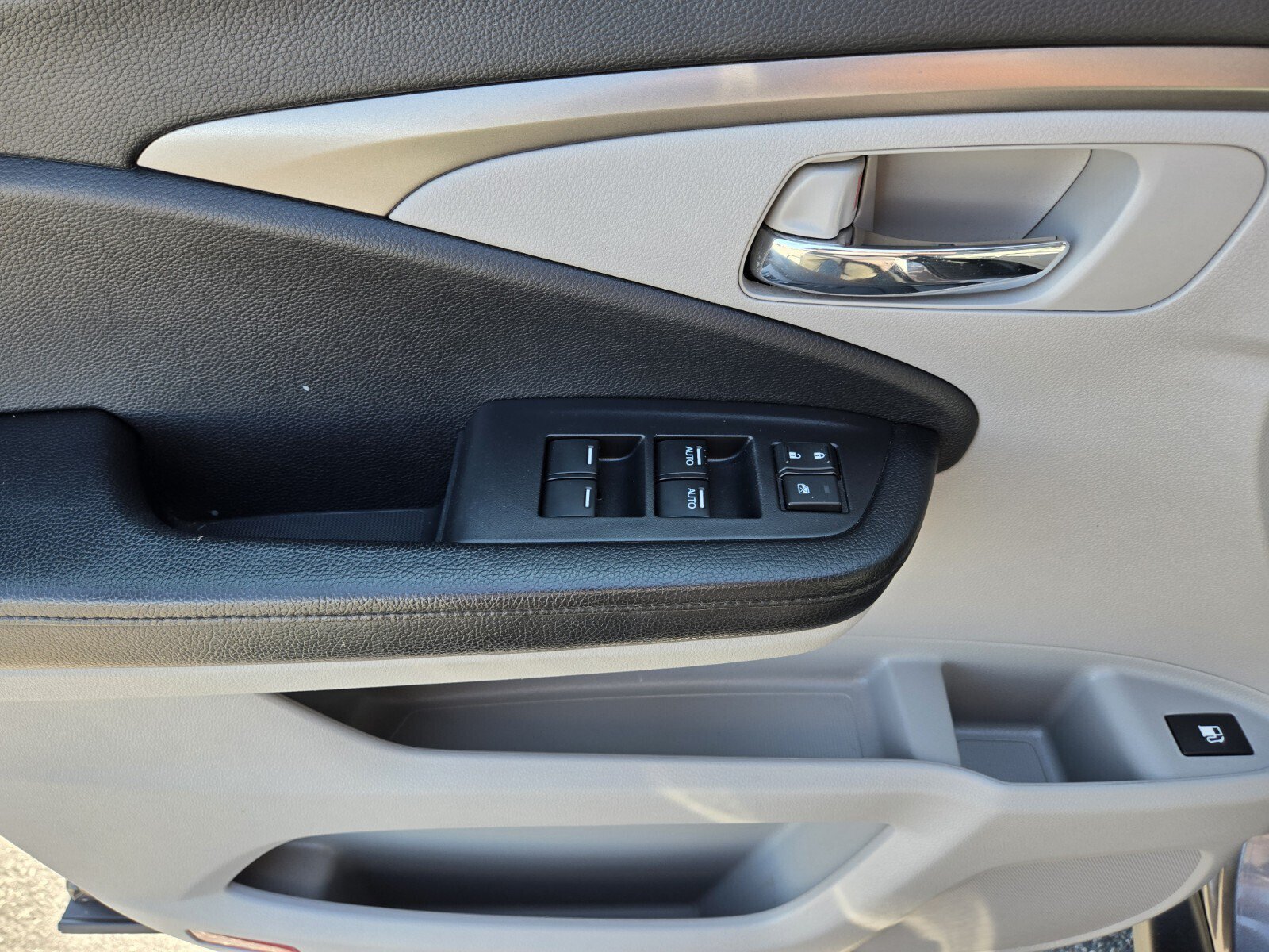 Used 2018 Honda Pilot EX image 15
