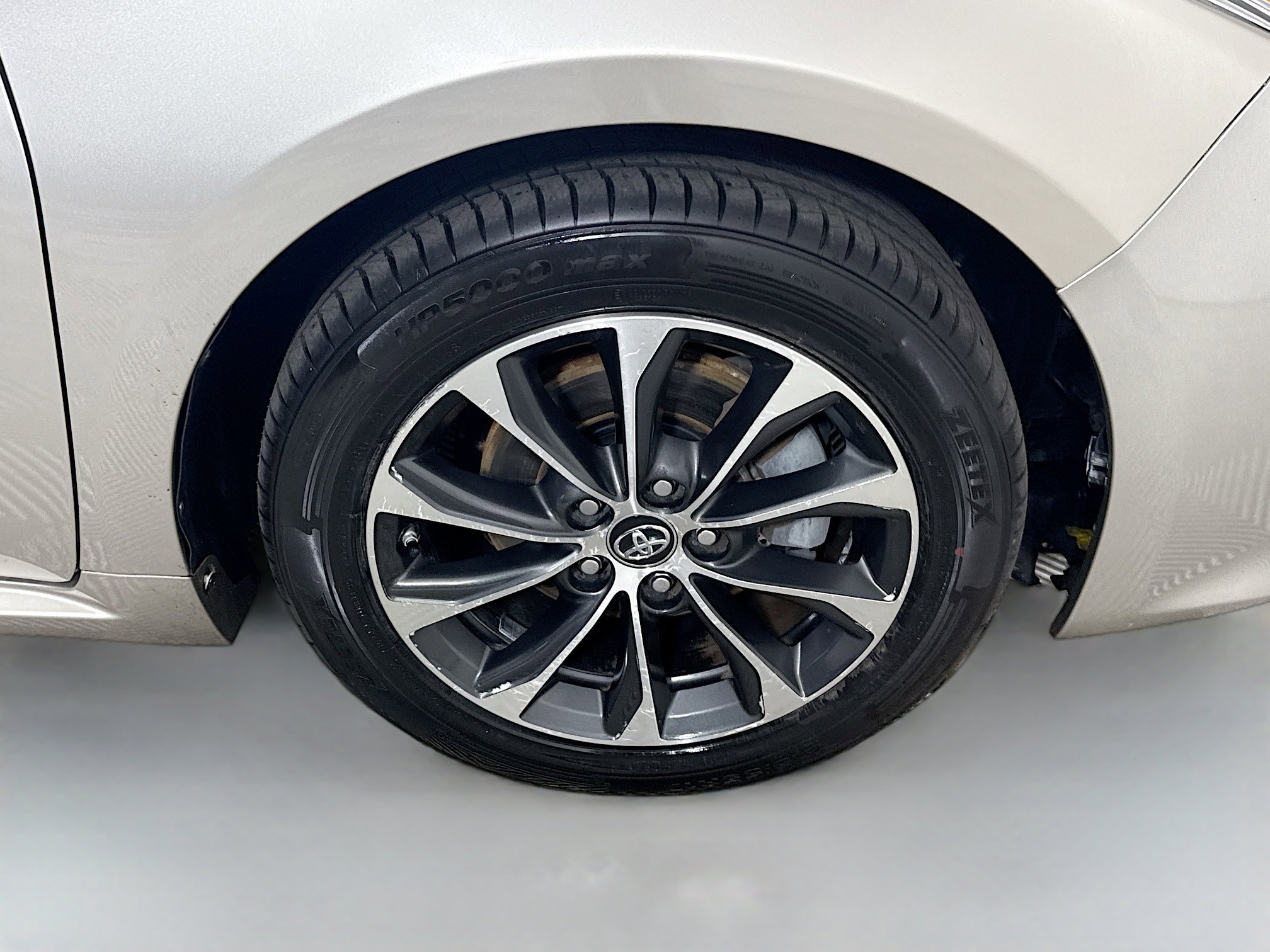 Used 2017 Toyota Avalon XLE image 32