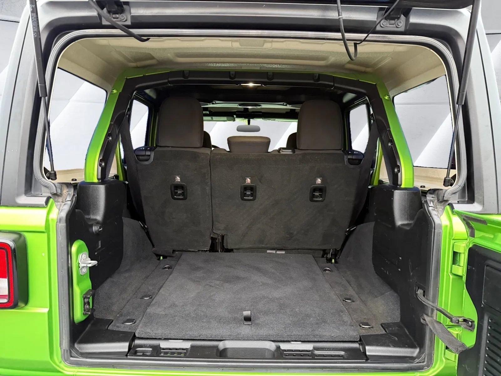 Used 2018 Jeep Wrangler Unlimited Sport AWD/4WD image 17
