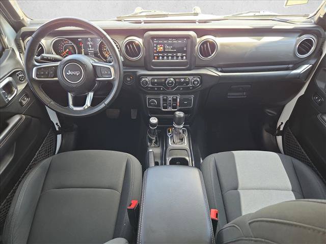 Used 2018 Jeep Wrangler Unlimited Sahara AWD/4WD image 15