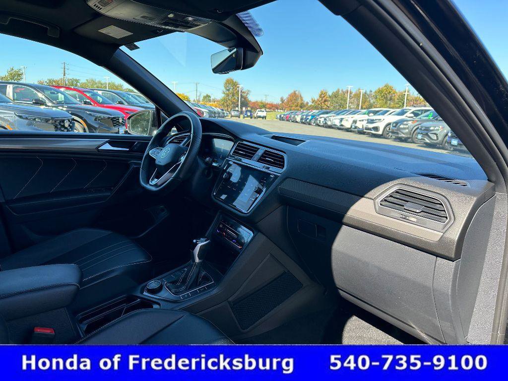 Used 2024 Volkswagen Tiguan SE R-Line image 35