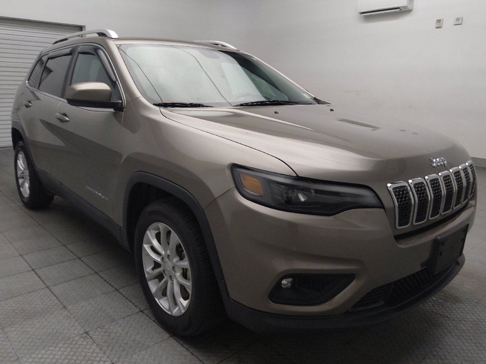 Used 2019 Jeep Cherokee Latitude w/ Cold Weather Group FWD image 13