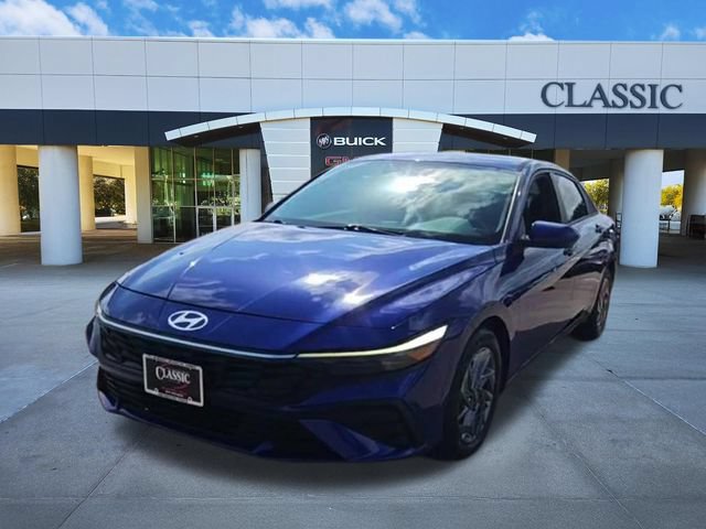 Used 2024 Hyundai Elantra SEL FWD image 3