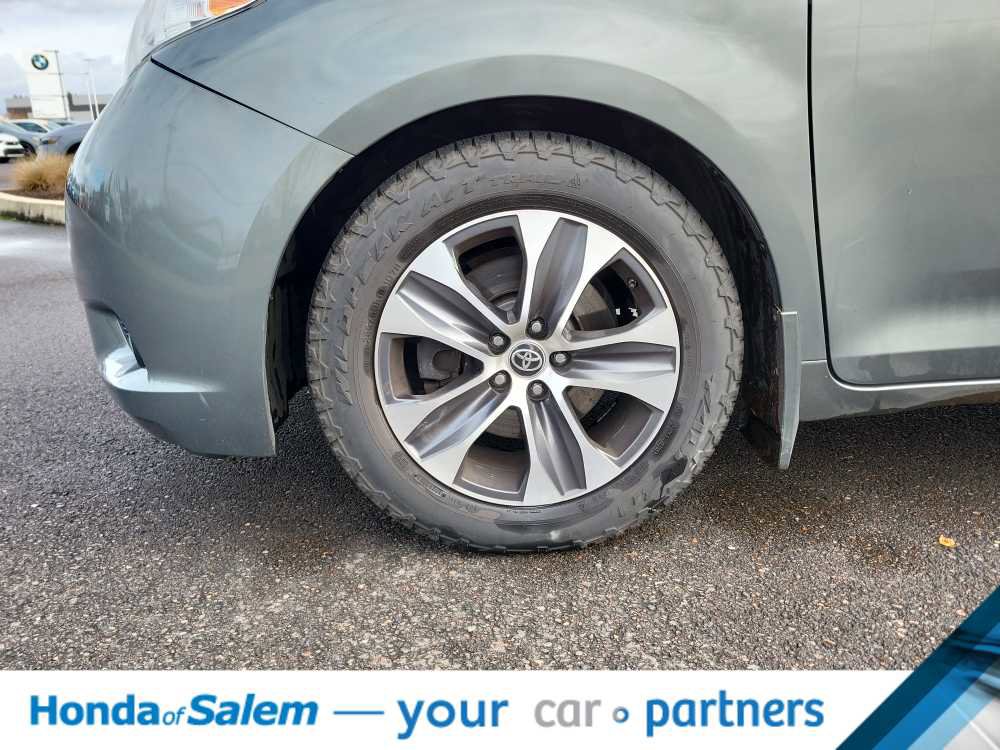 Used 2014 Toyota Sienna XLE image 8