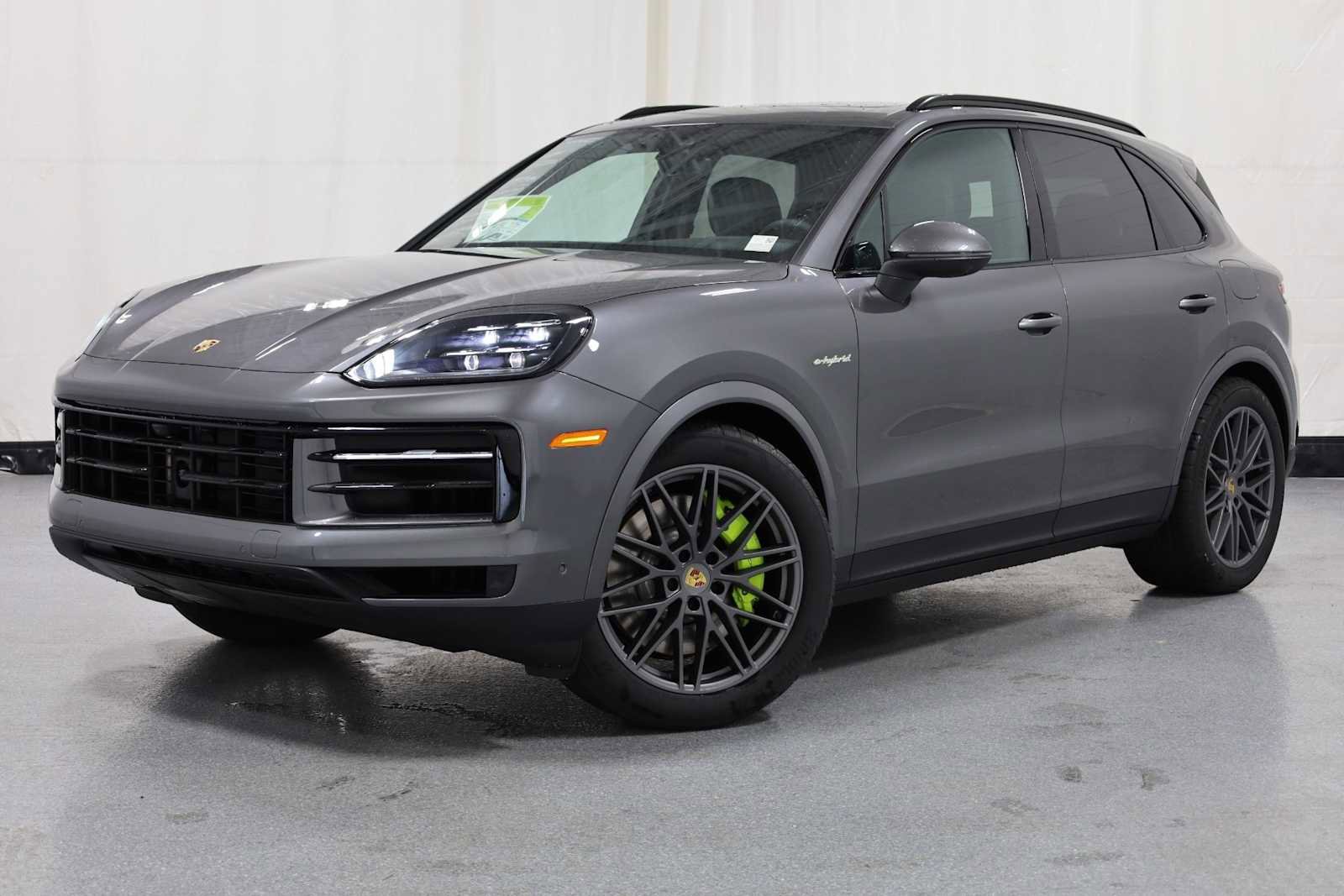 Certified 2024 Porsche Cayenne S image 1