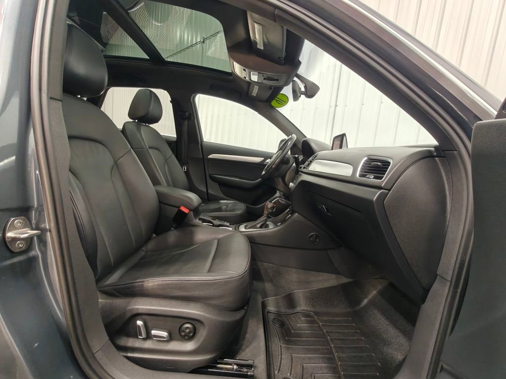 Used 2016 Audi Q3 2.0T Prestige w/ Prestige Package image 27