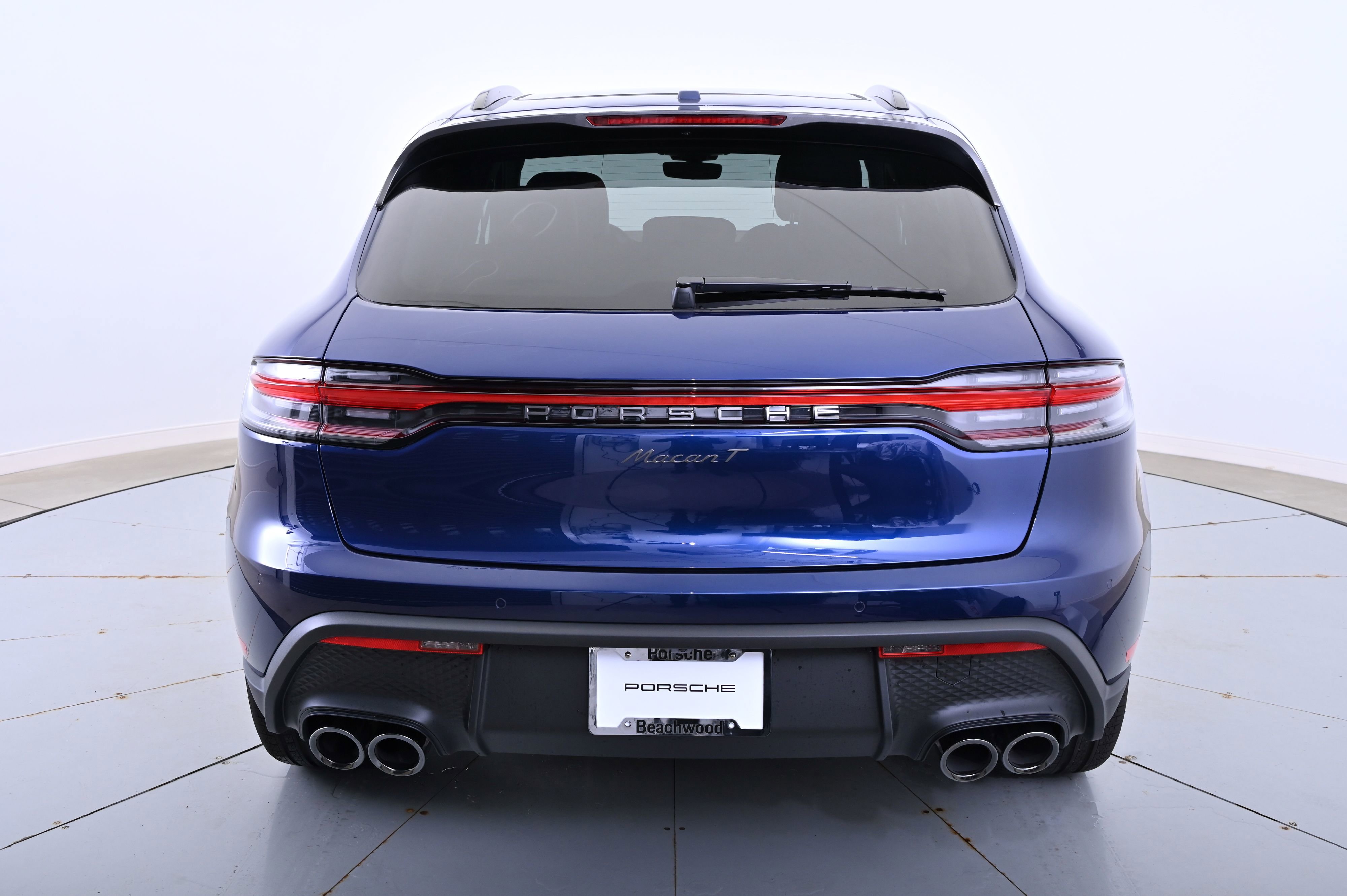 Certified 2025 Porsche Macan image 6
