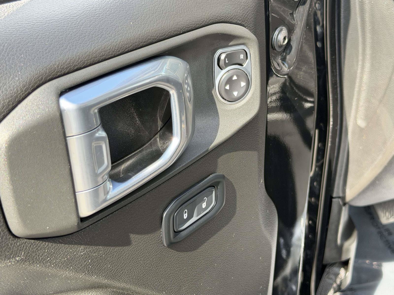 Used 2024 Jeep Wrangler Unlimited Rubicon 4xe AWD/4WD image 23