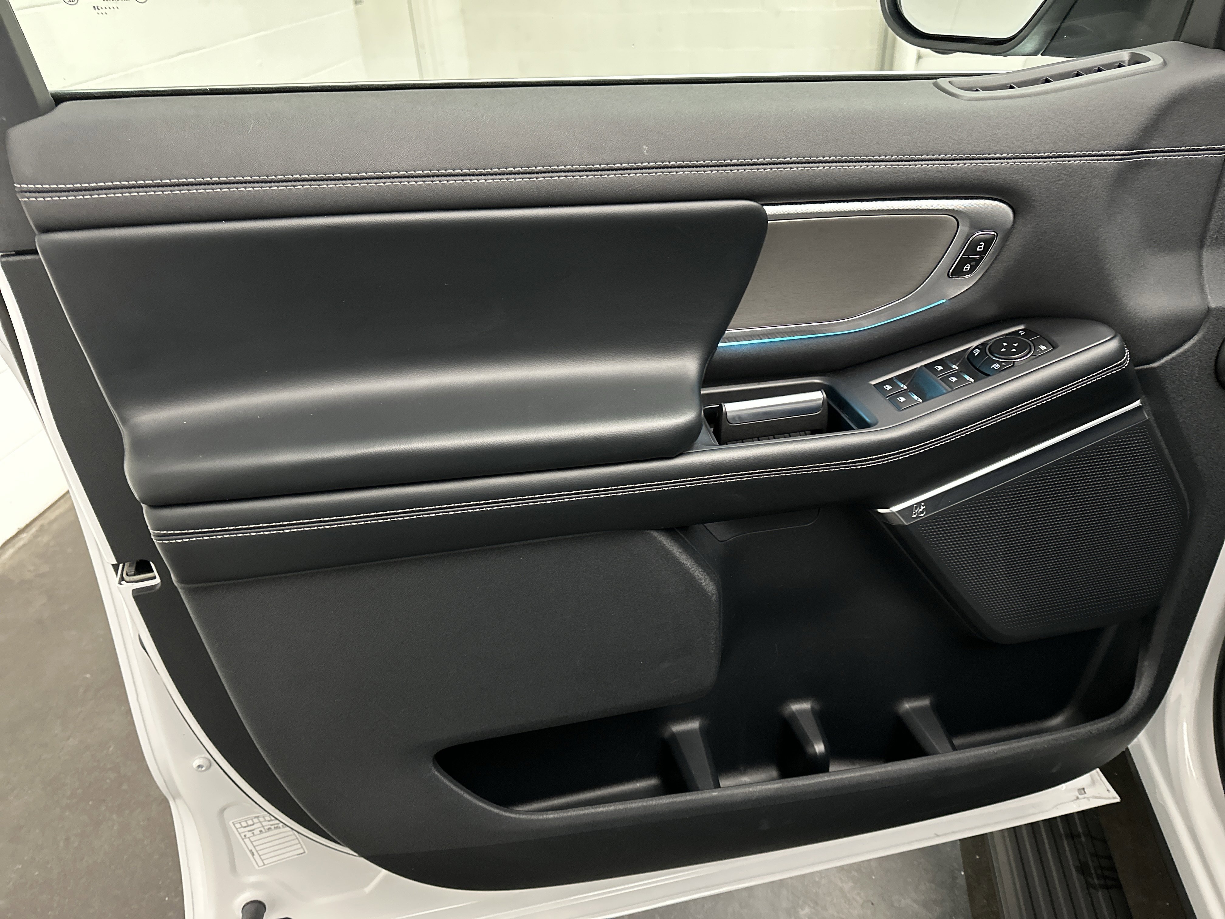 Used 2025 Ford Expedition Platinum image 24