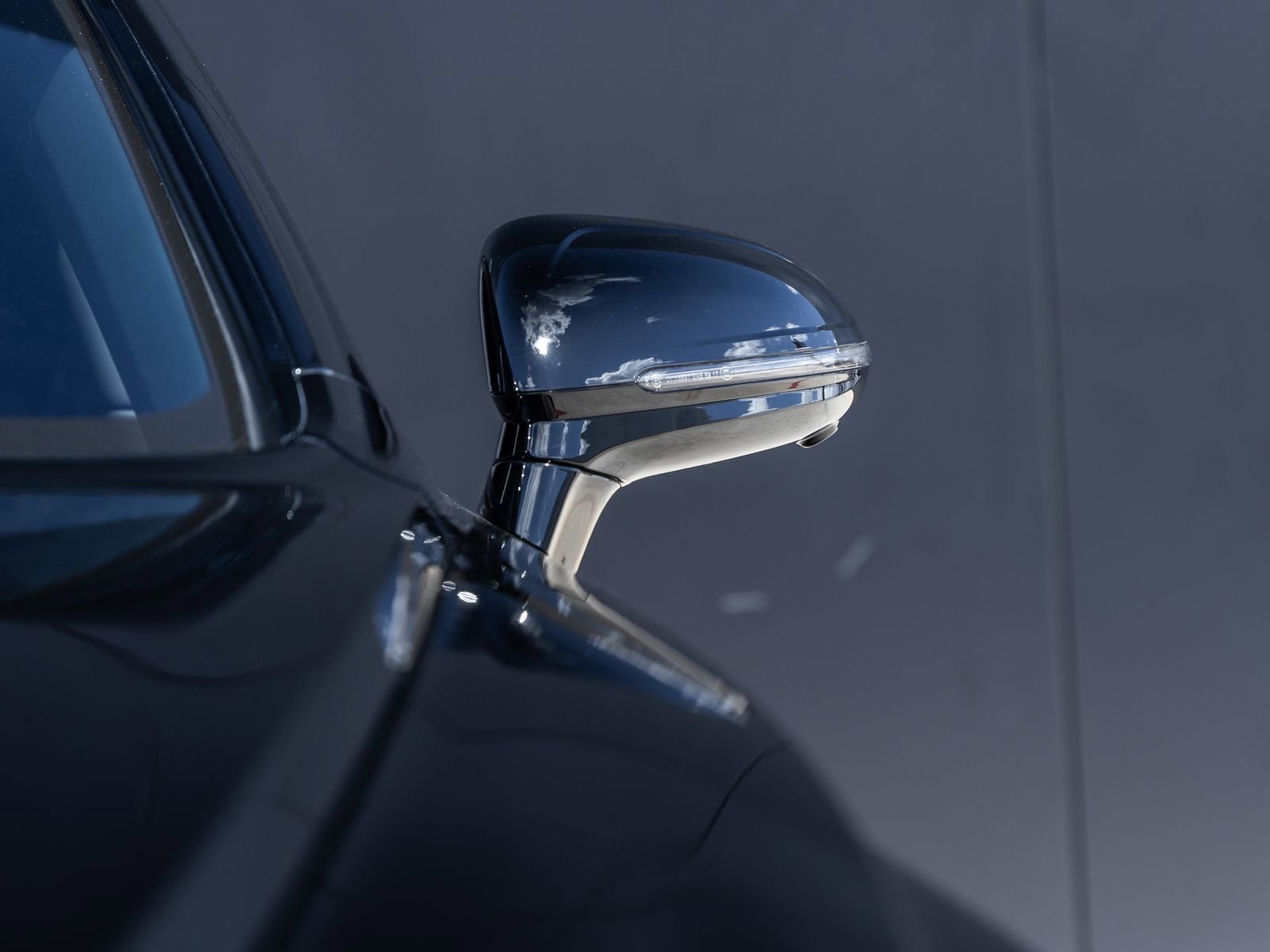 Used 2025 Bentley Flying Spur Plug-In Hybrid AWD/4WD image 17