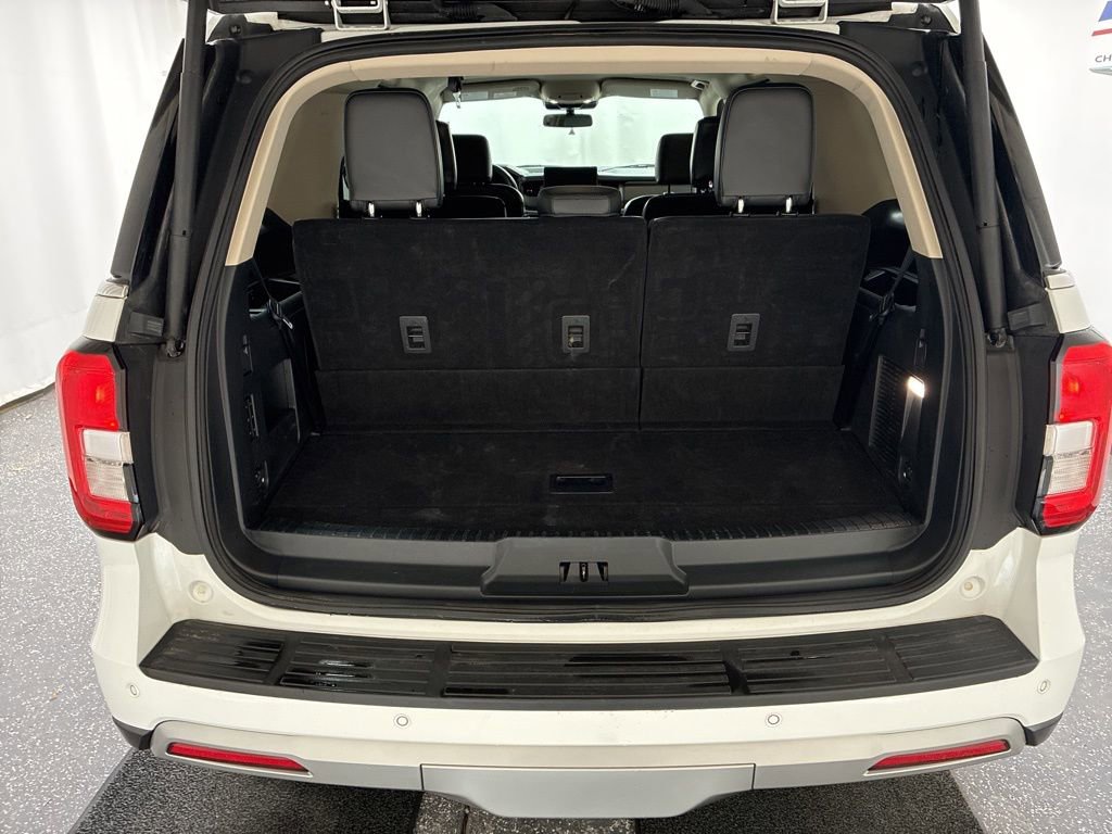 Used 2024 Ford Expedition XLT image 7