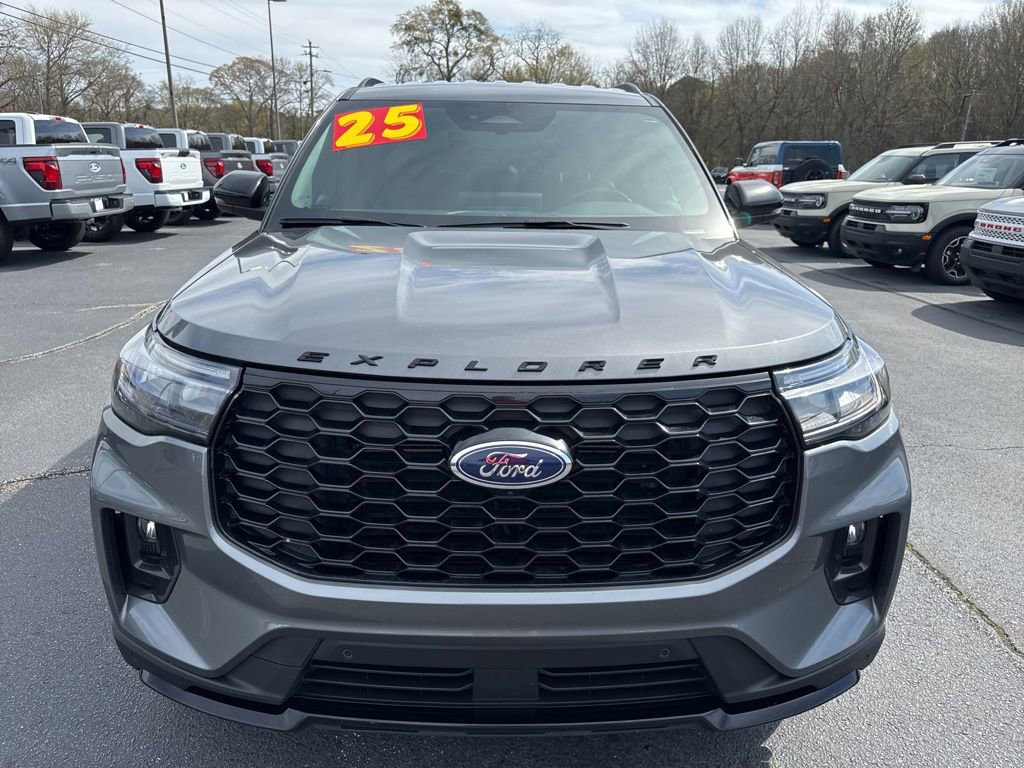 Certified 2025 Ford Explorer ST-Line image 32