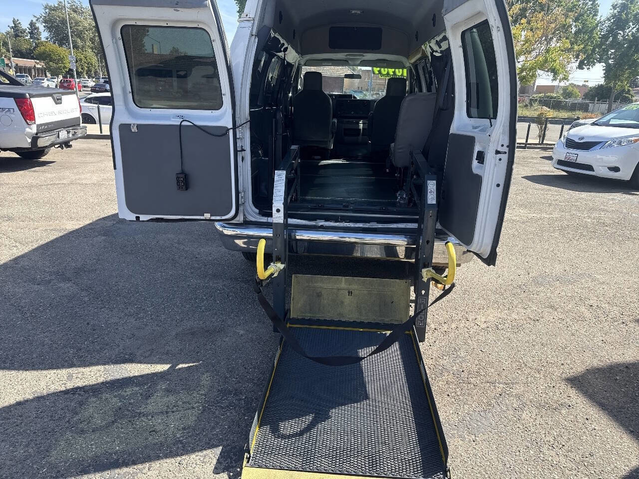 Used 2009 Ford E-150 and Econoline 150 RWD image 1