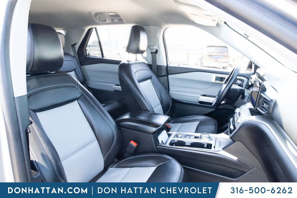 Used 2022 Ford Explorer XLT w/ Equipment Group 202A AWD/4WD image 19