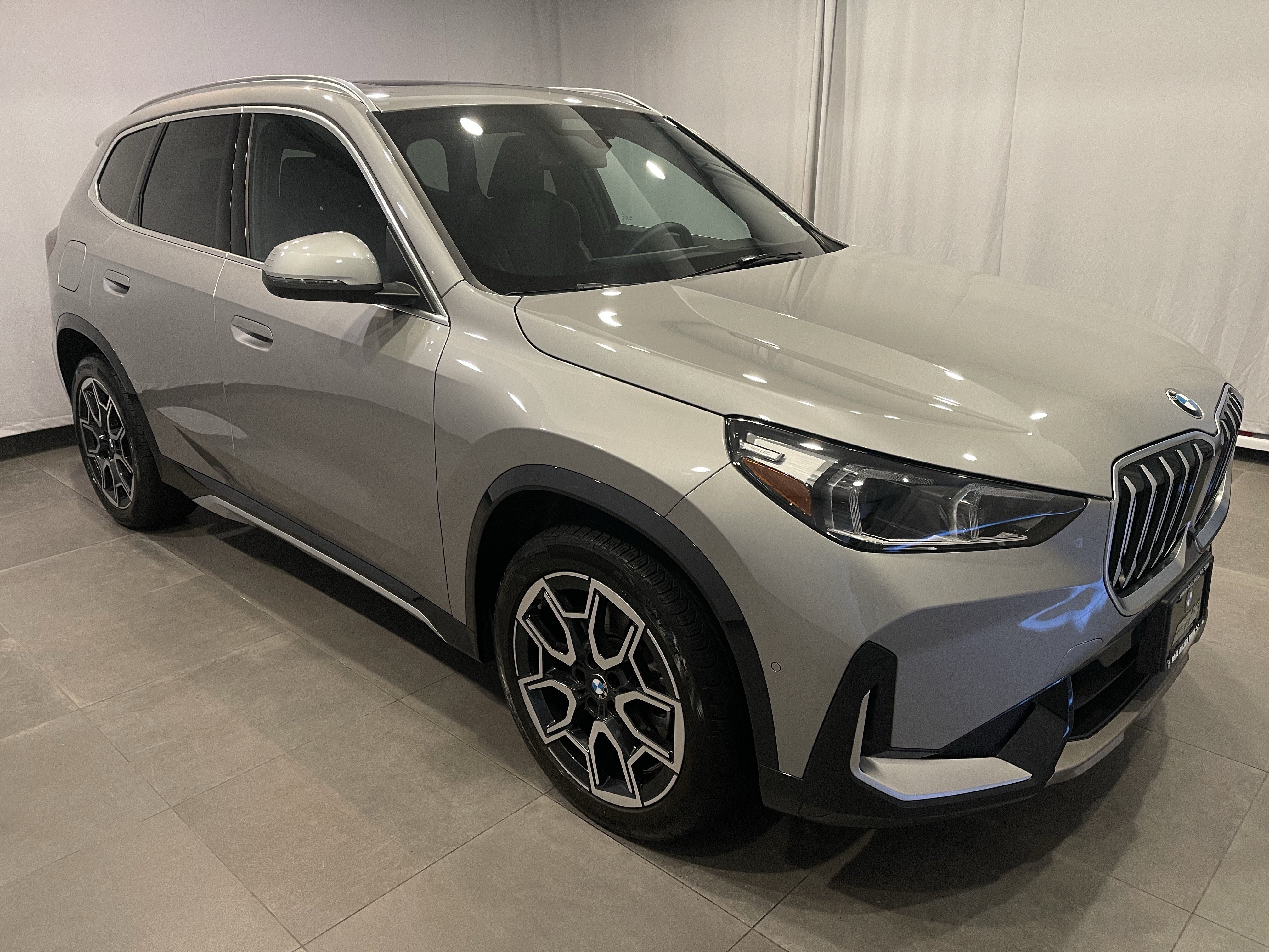 Used 2026 BMW X1 xDrive28i w/ Technology Package AWD/4WD image 3