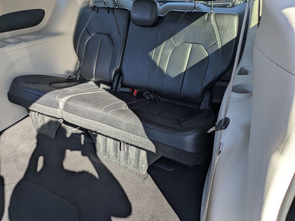Used 2023 Chrysler Pacifica Touring-L image 26