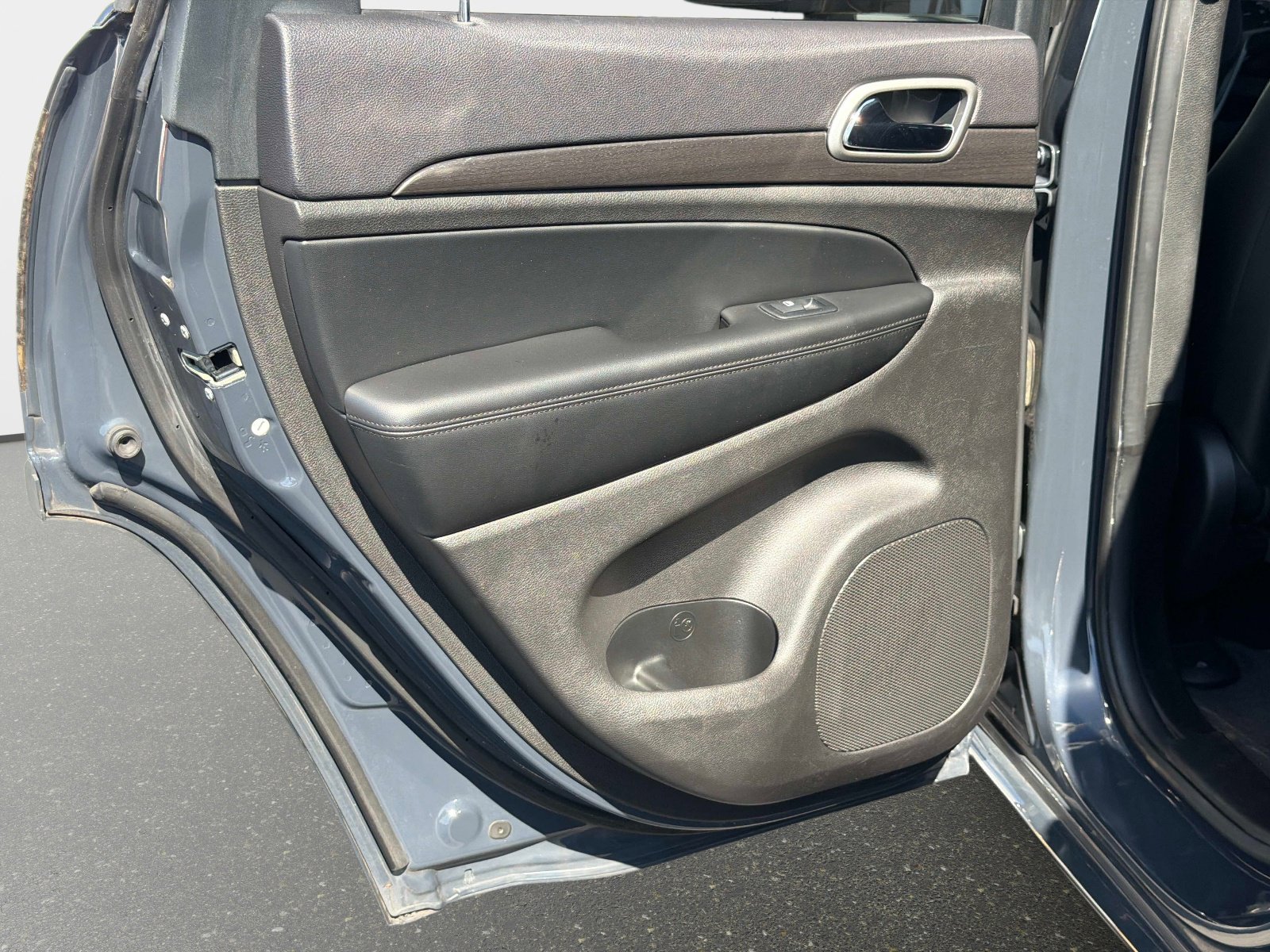 Used 2018 Jeep Grand Cherokee Altitude image 11